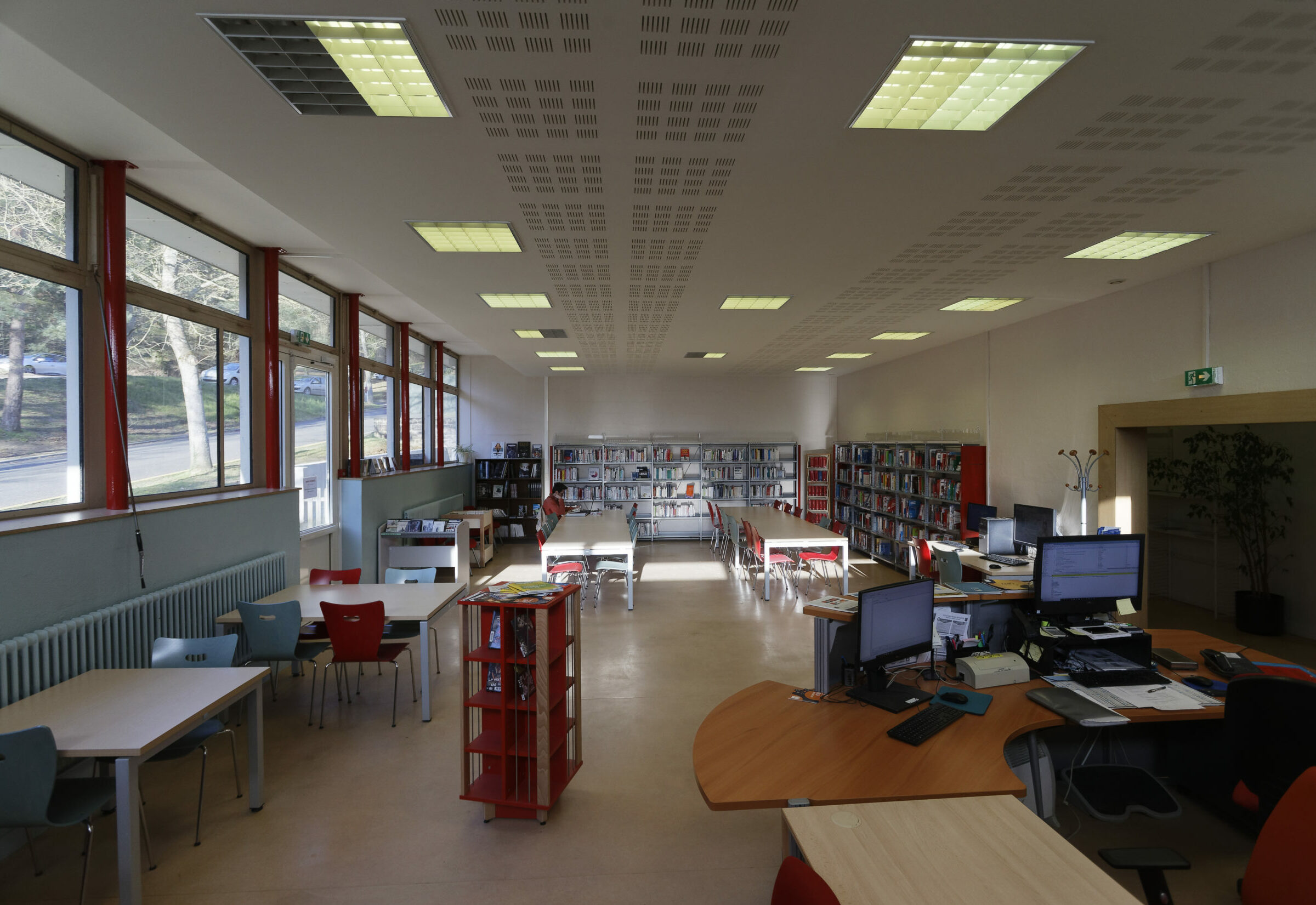 photographie de la bibliothèque universitaire de Soissons / Cuffies : salle de lecture