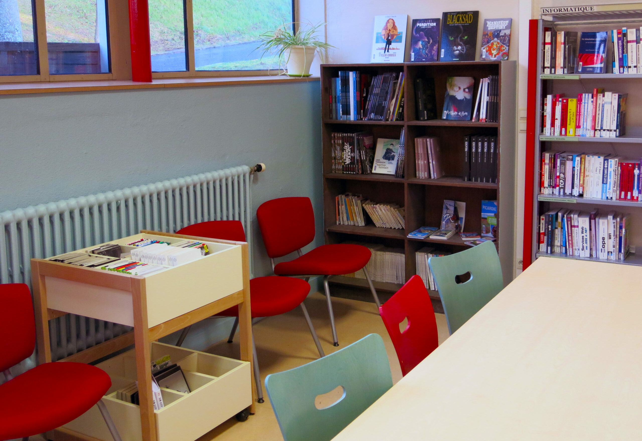 photographie de la bibliothèque universitaire de Soissons / Cuffies : espace BD et mangas