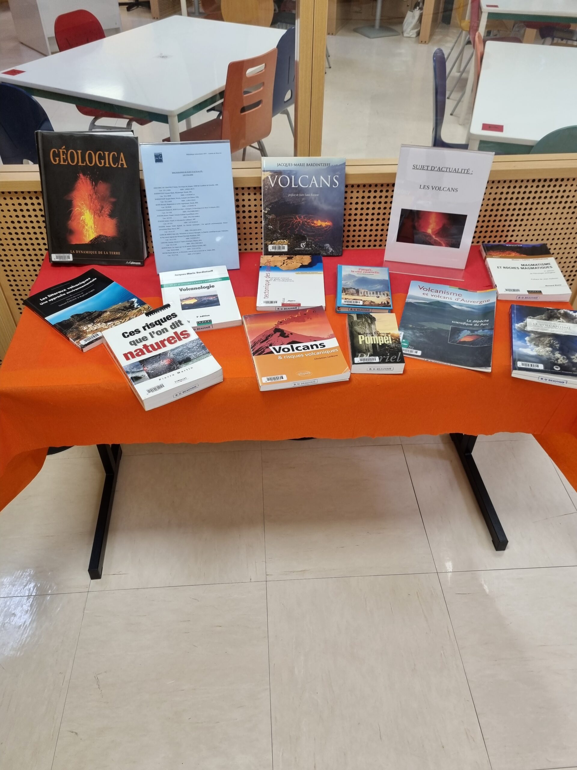 BU Beauvais : sélection d'ouvrages sur les volcans